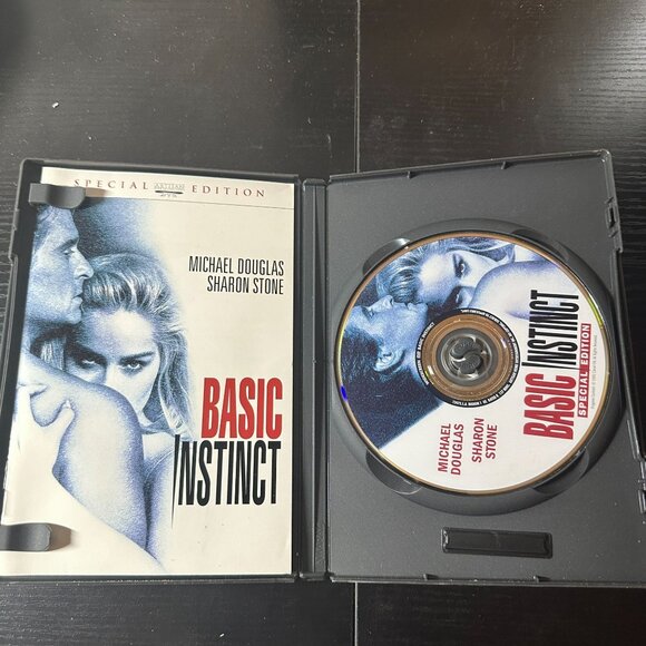 Basic Instinct Special Edition DVD Michael Douglas Sharon Stone Artisan Release - Picture 4 of 7